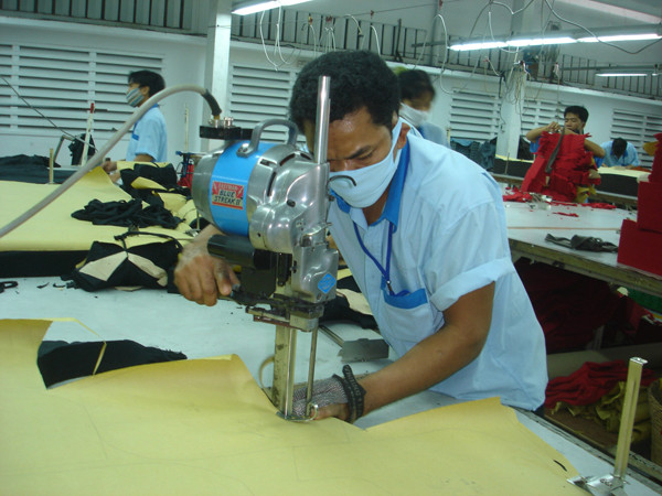 Dệt may 'khát' đơn hàng xuất khẩu