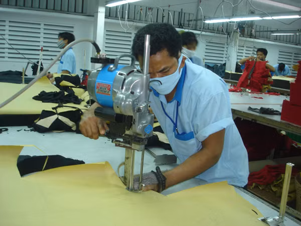 Dệt may 'khát' đơn hàng xuất khẩu