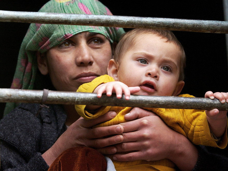 'Đột nhập' nhà tù nữ giới