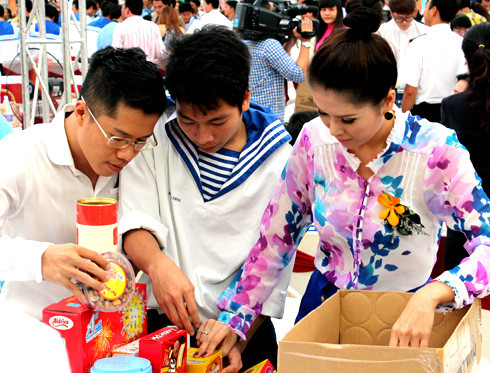 2013 thiệp xuân tặng Trường Sa