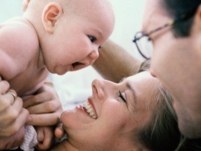 Sinh con, cha mẹ ít bị cảm lạnh hơn