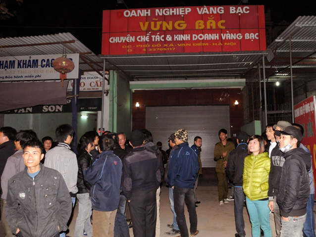Hà Nội: Cứa cổ bà chủ, cướp vàng
