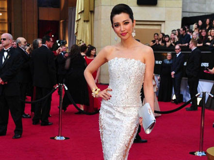 Lý Băng Băng cầm ví tám tỷ đồng đến Oscar