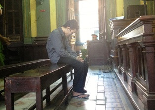 Gã ‘phi công trẻ’ bị người tình dắt tay vào vòng ma túy