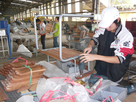 NLĐ điêu đứng vì bị DN trục lợi BHXH. Ảnh: Phong Cầm