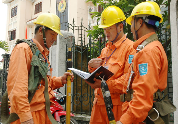 EVN hứa ‘tuýt còi’ nếu 400 sếp xuất ngoại dùng ngân sách công