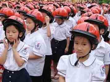 Lùi thời gian HS tưởng niệm nạn nhân tử vong vì tai nạn giao thông