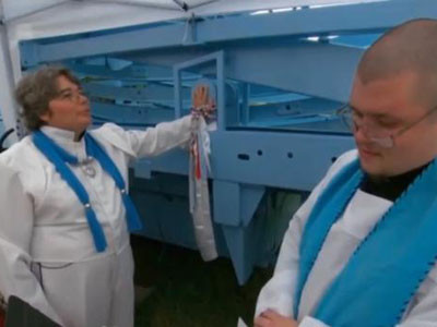 Lạ lùng người kết hôn với đu quay