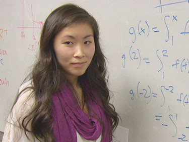 Nữ sinh gốc Việt đạt điểm toán cao nhất thế giới