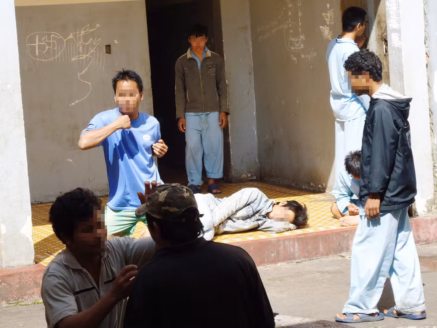 Sau cánh cổng bệnh viện tâm thần