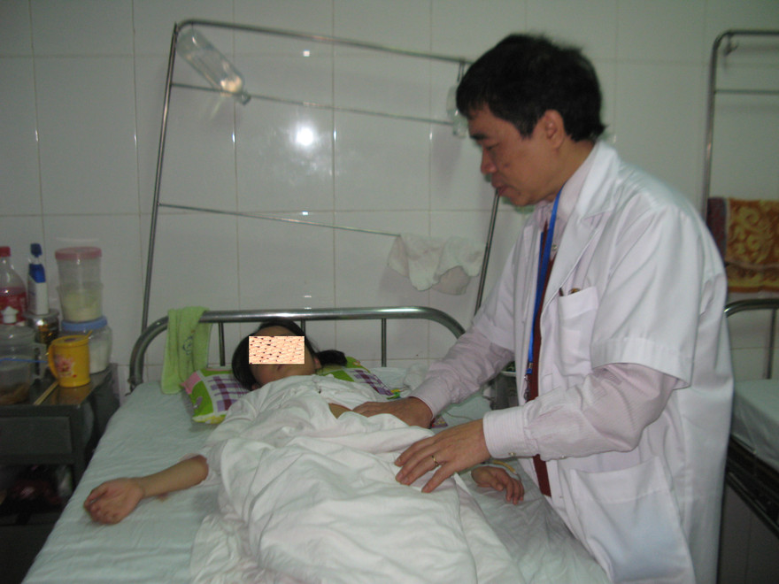 Trẻ loét dạ dày vì học nhiều