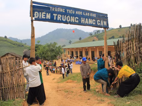'Tắm rượu' ở Hang Căn