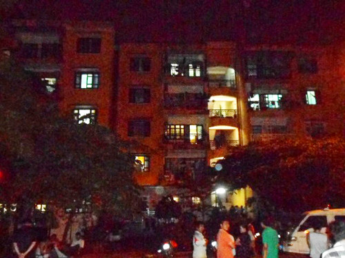 Chung cư K300 – hiện trường con bạc ngã do đu lan can