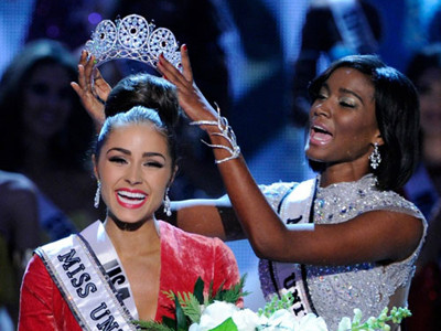 Hoa hậu Hoàn vũ 2011 gây sốc với hình ảnh xấu xí