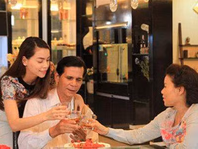 MV Cảm ơn cha: Rầy rà không chỉ vì rượu?