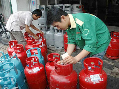 Gas, xi măng, thức ăn chăn nuôi đồng loạt tăng giá