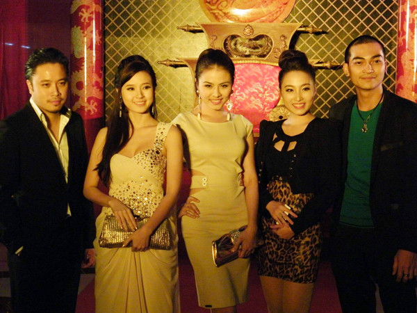 Đoàn làm phim Thiên mệnh anh hùng ra mắt khán giả Hà Nội, 17-1. Ảnh: N.M.Hà