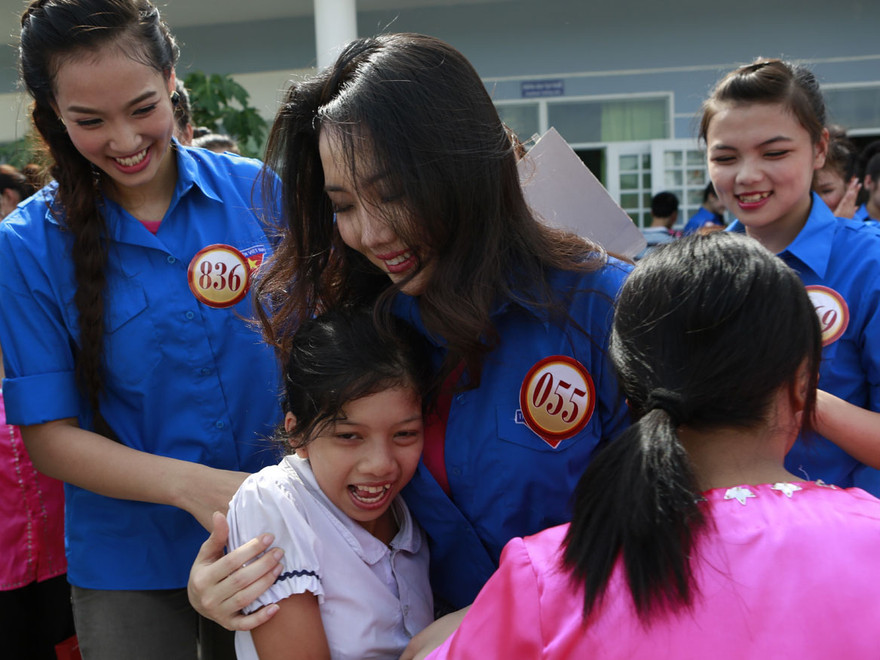Thí sinh Hoa hậu: Sẻ chia, thân ái