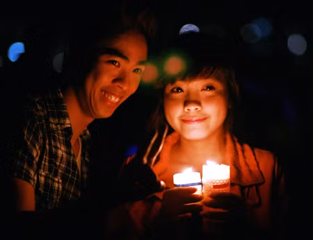 Giới trẻ Hà thành thắp nến đón Giờ Trái Đất