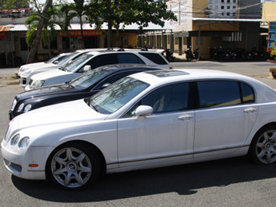 Giải mã vụ dàn xe siêu sang bị 'bỏ rơi'