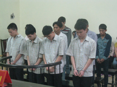 Đập phá trụ sở công quyền, lĩnh án