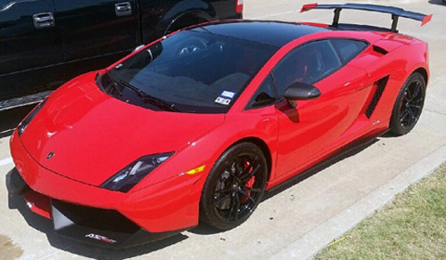 Nữ sinh 15 tuổi lái 'siêu bò' Lamborghini đến trường