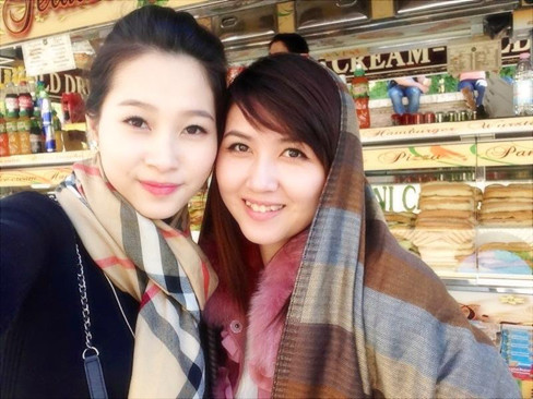 Hoa hậu Thu Thảo khoe chị gái không kém phần xinh đẹp