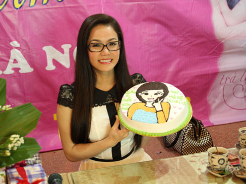 Nhật Kim Anh: Bị cảm cúm vẫn hát hết mình vì fan