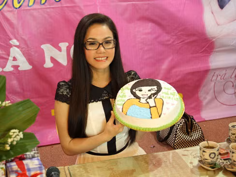 Nhật Kim Anh: Bị cảm cúm vẫn hát hết mình vì fan