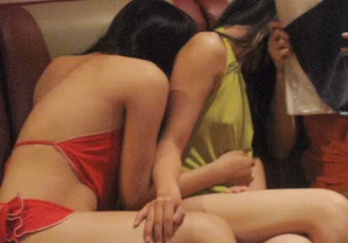 Nhà hàng ở Sài Gòn chỉ tuyển tiếp viên còn... trinh