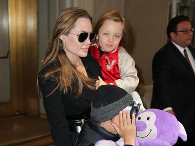 Angelina Jolie phẫu thuật ngừa ung thư vú