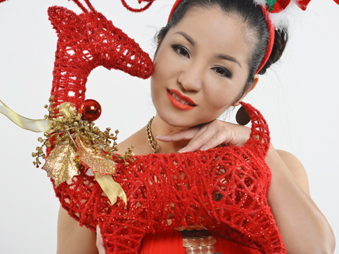 Giành giải Á hậu, Thúy Nga tươi như hoa đón Noel