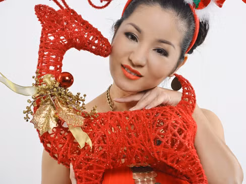 Giành giải Á hậu, Thúy Nga tươi như hoa đón Noel