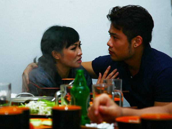 Ngọc Minh Idol tình tứ đưa Phương Thanh đi ăn đêm