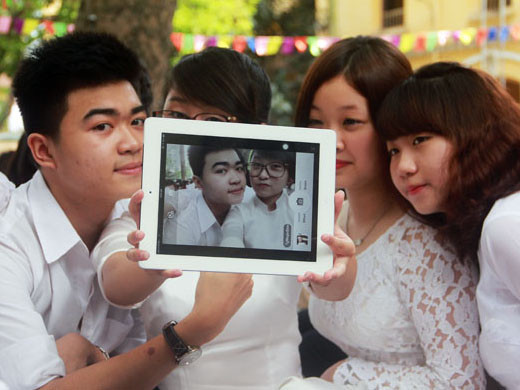 Học sinh Phan Đình Phùng lưu luyến tại lễ bế giảng