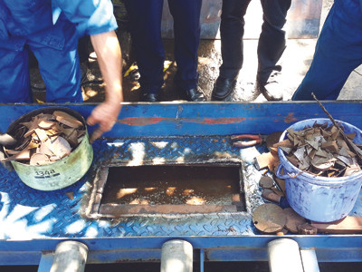 Nhiều xe “đinh tặc” uy hiếp sân bay Nội Bài