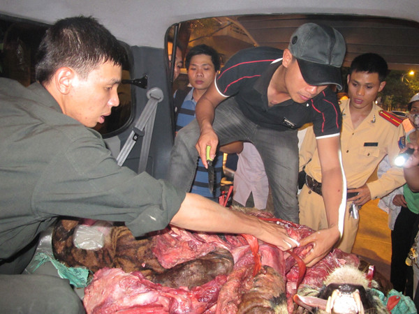 Xác 'ông ba mươi' bị xẻ thịt trên ô tô