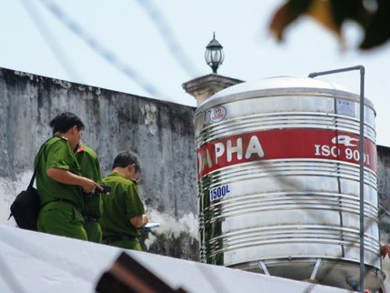 Phát hiện xác phụ hồ trên sân thượng