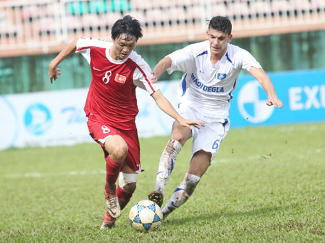 Bầu Đức làm VFF khó xử