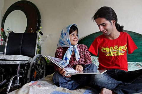 Vợ cụt chân, chồng cụt tay vẫn yêu nhau mặn nồng