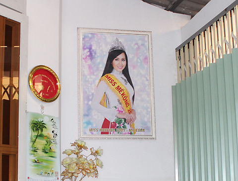 Mẹ Hoa hậu bán dâm Mỹ Xuân: Không giận hay oán trách con!