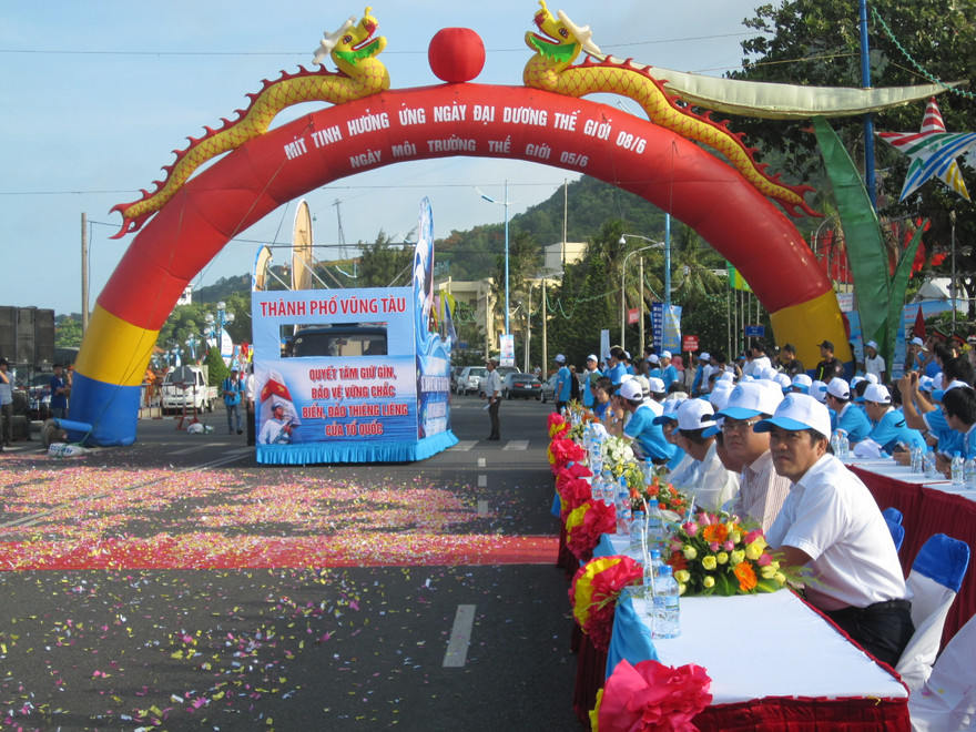 Mít tinh ngày môi trường và đại dương thế giới sáng nay- ảnh H.T