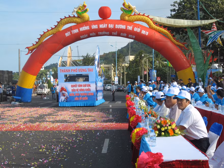 Mít tinh ngày môi trường và đại dương thế giới sáng nay- ảnh H.T