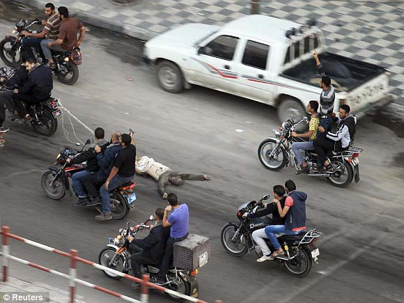 Thế giới rúng động vụ hành quyết 6 ‘gián điệp Israel’ bằng cách kéo lê trên đường