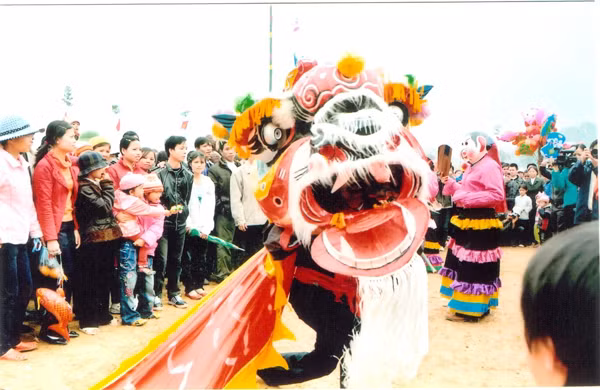 Du xuân trảy hội lồng tồng