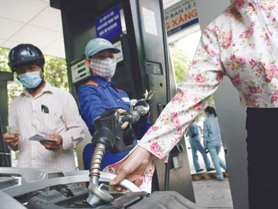 Chưa thể giảm giá xăng dầu