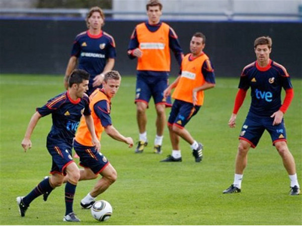 Tây Ban Nha quá mạnh. Ảnh: AP