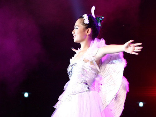 Học sinh trường "Ams" thi tài bằng múa