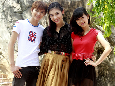 Thí sinh Facelook khoe dáng cùng Á hậu trang sức Hương Giang