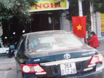 Chủ tịch xã nhảy qua cửa sổ nhà nghỉ chạy trốn